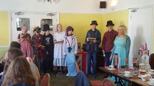 Wir erleben eine Tea Ceremony mit Lady Rebecca.