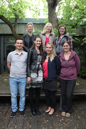 hinten von links nach rechts:  Frau Pursche, Co-Klassenlehrerin der 5G3 (Klassenlehrer ist Herr Scharnowski)M  Frau Ackermann, Klassenlehrerin der 5R2;  Frau Fischer, Klassenlehrerin der 5R3;  Vorn von links nach rechts:  Herr Pakosch, Klassenlehrer der 5G2;  Frau Niermann, Klassenlehrerin der 5R1;  Frau Anger, Klassenlehrerin der 5G1;  Frau Hübner, Klassenlehrerin der 5H1