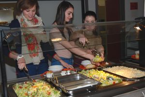 Das Salatbuffet in der Mensa der KGS Neustadt